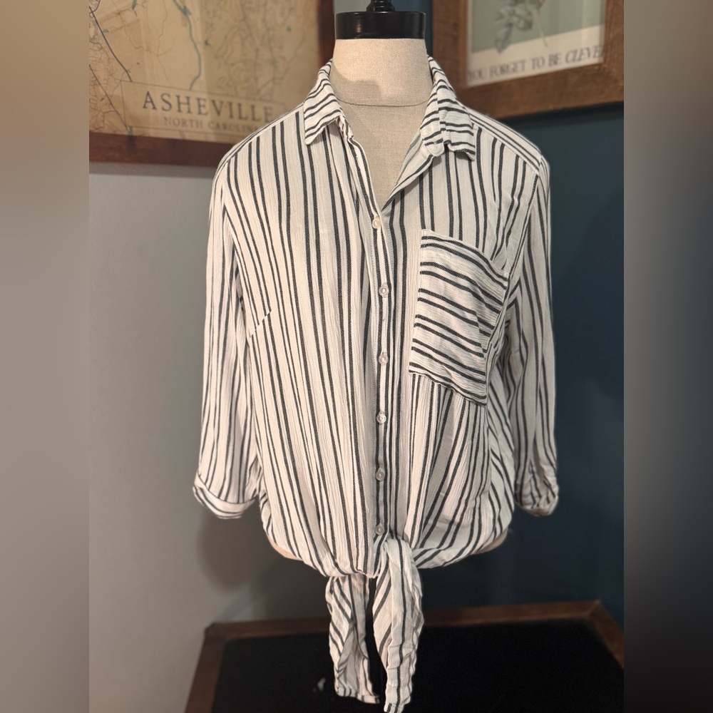 Striped Tie-Front Button-Up Shirt - White & Black